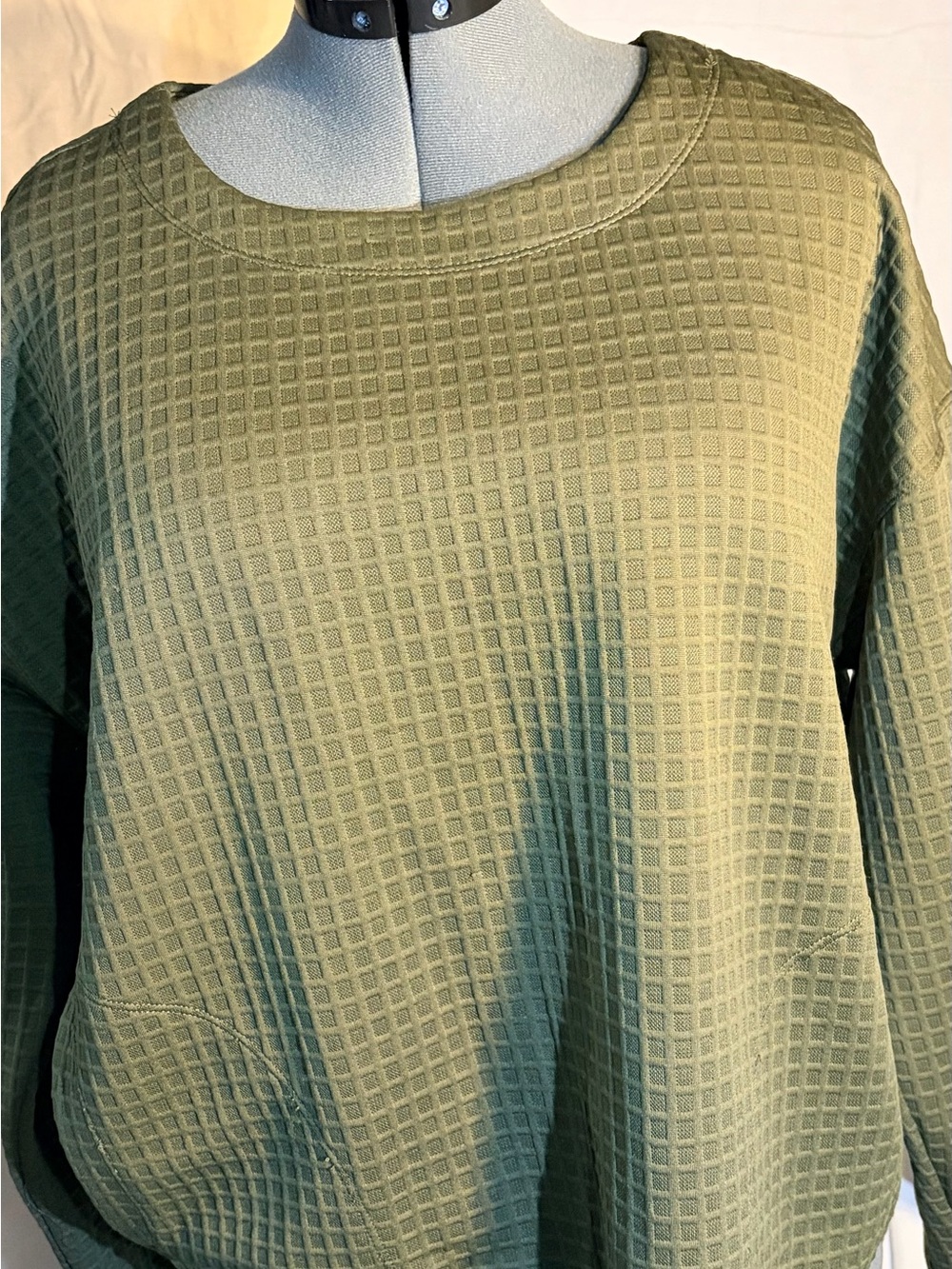 Max Studio Women’s Olive Green Waffle Knit Long-Sleeve Top